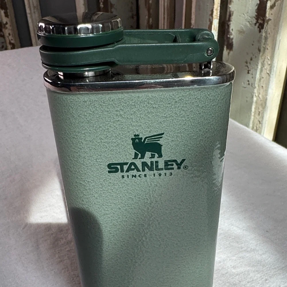 Stanley Classic Green Flask - Picture 2 of 13